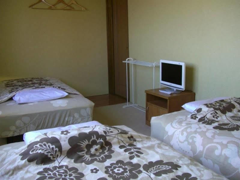 Pension Ken And Mary Біей Екстер'єр фото